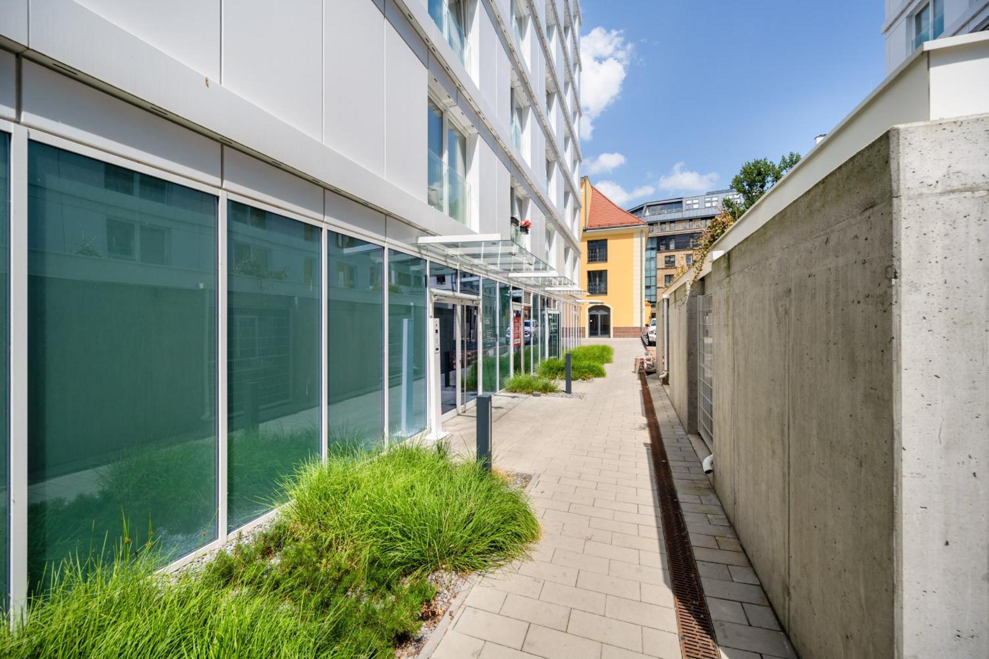Elegant Apartment With Balcony By The Oder River In Wroclaw By Renters Prestige Exterior foto