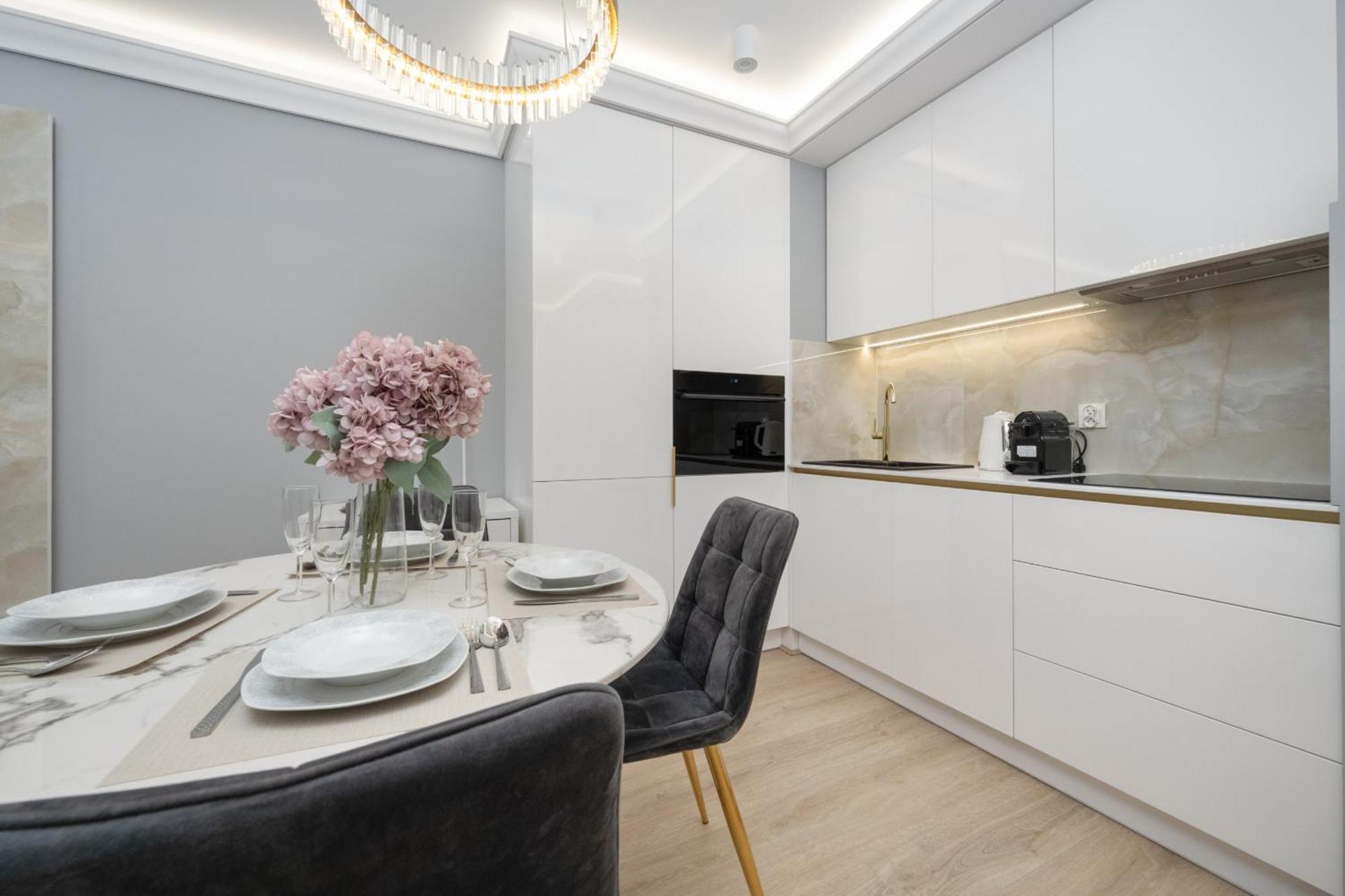 Elegant Apartment With Balcony By The Oder River In Wroclaw By Renters Prestige Exterior foto