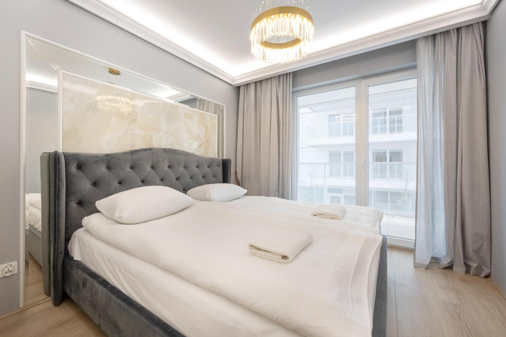 Elegant Apartment With Balcony By The Oder River In Wroclaw By Renters Prestige Exterior foto