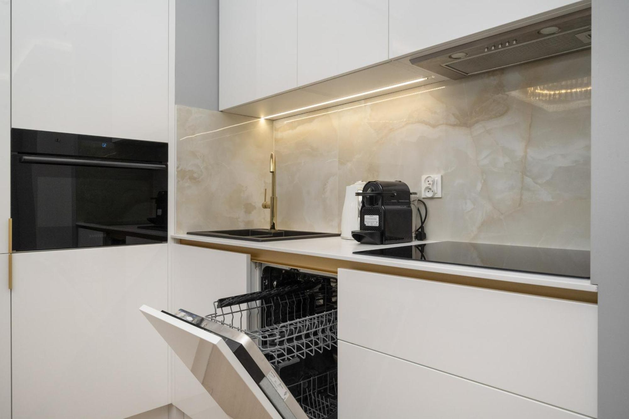 Elegant Apartment With Balcony By The Oder River In Wroclaw By Renters Prestige Exterior foto